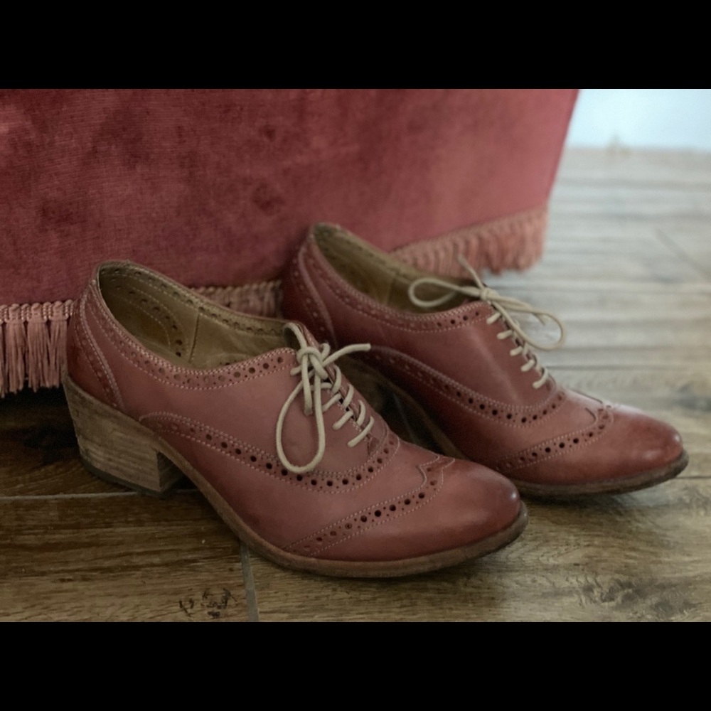 Frye pink oxfords
